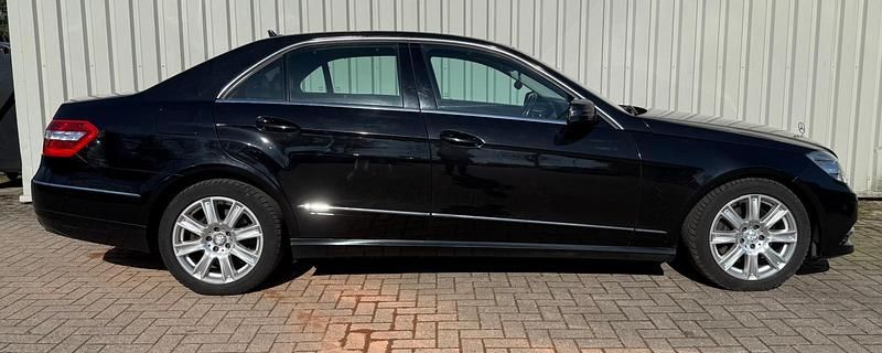 Gebraucht Mercedes E300 Avantgarde 231 PS (169 kW) 2011 Schwarz Limousine