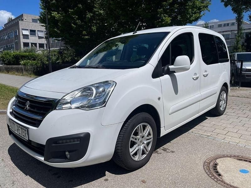 Weiß Gebraucht 2018 Peugeot Partner Tepee Active Van / Kleinbus | 7.770 € - Bild 1/4