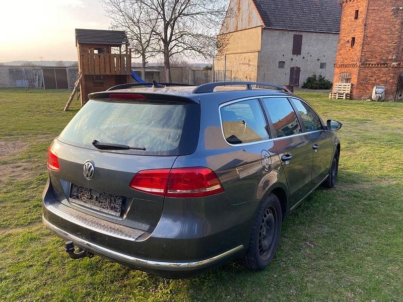 Gebraucht VW Passat Comfortline 140 PS (102 kW) 2012 Grau Kombi