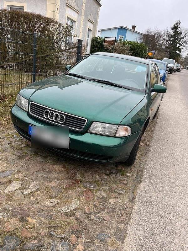 Grün Gebraucht 1996 Audi A4 Limousine | 400 € (Superpreis) - Bild 1/4