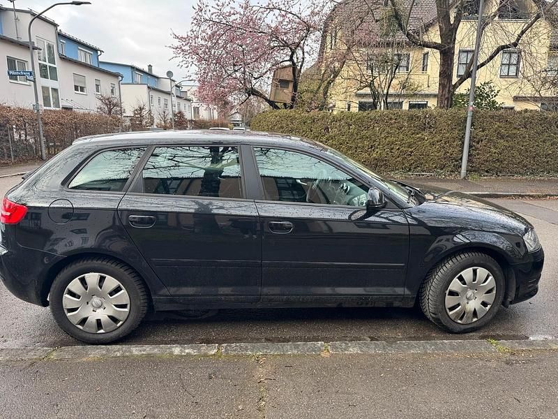 Gebraucht Audi A3 Sportback 102 PS (75 kW) 2010 Schwarz Kleinwagen