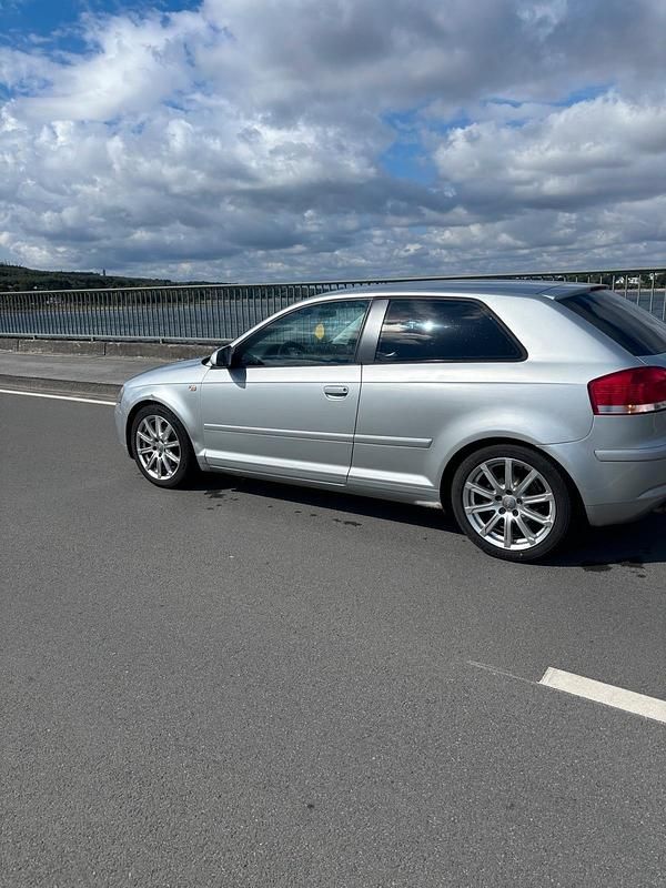 Silber Gebraucht 2004 Audi A3 Kleinwagen | 2.000 € - Bild 1/4