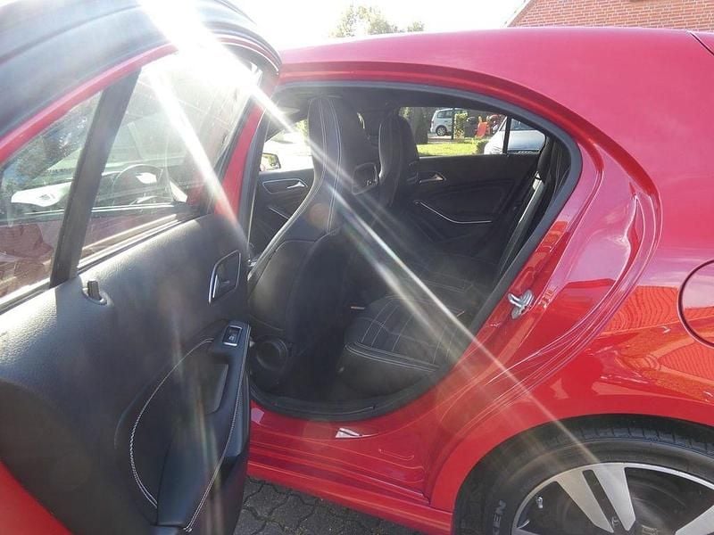Gebraucht Mercedes A200 Night 136 PS (100 kW) 2017 Jupiterrot Limousine