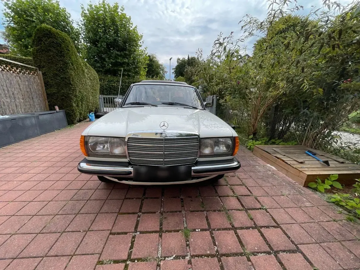Gebraucht Mercedes 200 60 PS (44 kW) 1983 Weiß Limousine
