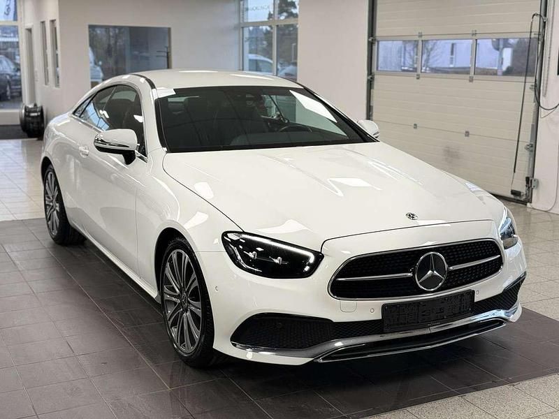 Usado Mercedes E200 197 CV (144 kW) 2021 Blanco Coupe