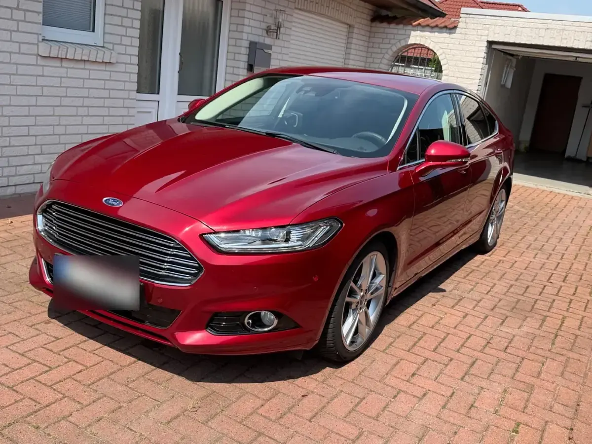 Gebraucht Ford Mondeo Titanium 179 PS (131 kW) 2015 Rot Limousine