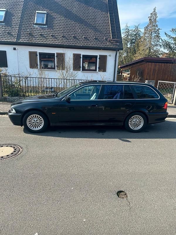 Gebraucht BMW 530 193 PS (141 kW) 2001 Schwarz Kombi