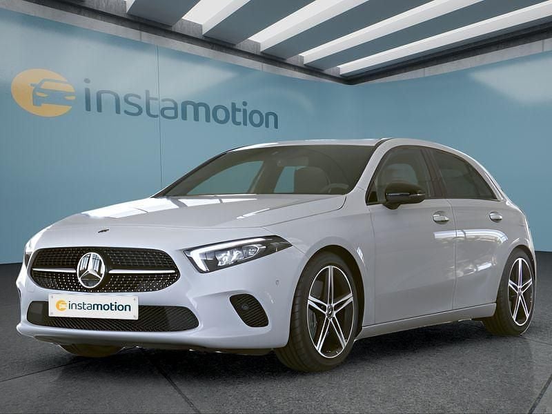 Weiß Gebraucht 2022 Mercedes A250 Kleinwagen | 27.649 € (Fairer Preis) - Bild 1/4