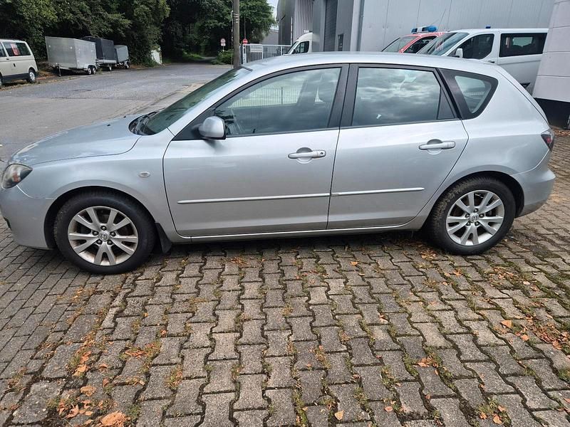 Grau Gebraucht 2006 Mazda 3 Kleinwagen | 2.500 € (Fairer Preis) - Bild 1/4