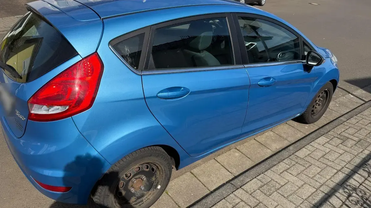 Używany Ford Fiesta 95 KM (69 kW) 2012 Niebieski Hatchback
