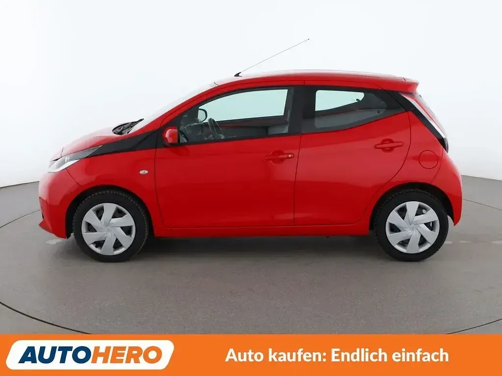 Gebraucht Toyota Aygo X-play 69 PS (50 kW) 2018 Super red v Kleinwagen