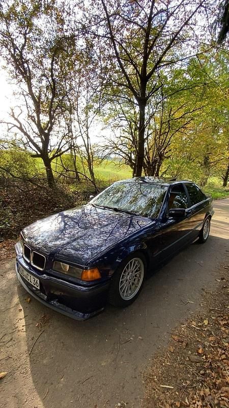 Blau Gebraucht 1996 BMW 318 M Sport Limousine | 3.000 € - Bild 1/4