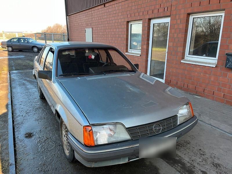 Blau Gebraucht 1986 Opel Rekord Exklusiv Limousine | 4.235 € - Bild 1/4