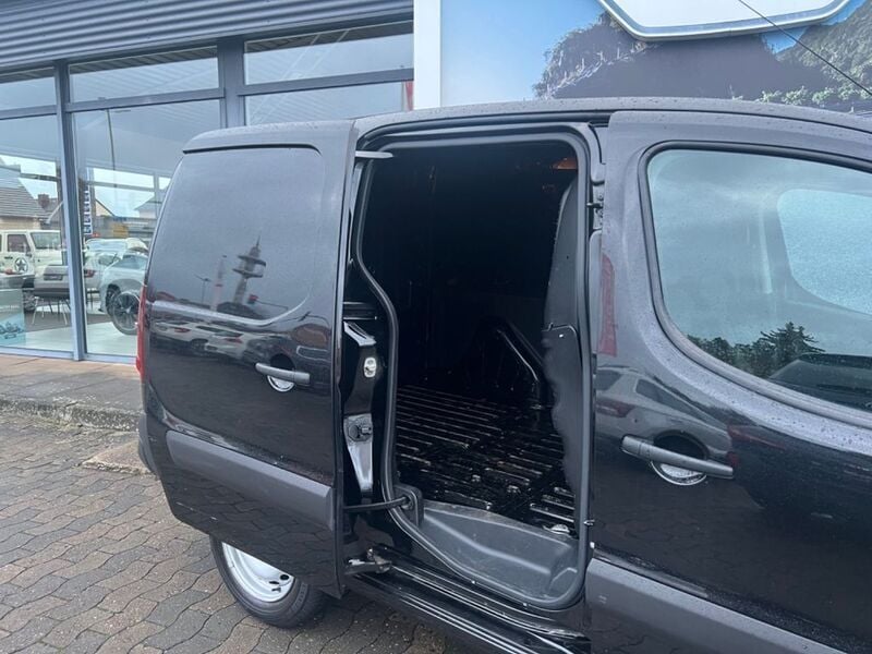 Gebraucht Peugeot Partner Premium 99 PS (72 kW) 2018 Schwarz Van / Kleinbus