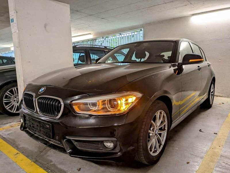 Schwarz Gebraucht 2018 BMW 118 Advantage Kleinwagen | 11.250 € (Fairer Preis) - Bild 1/4
