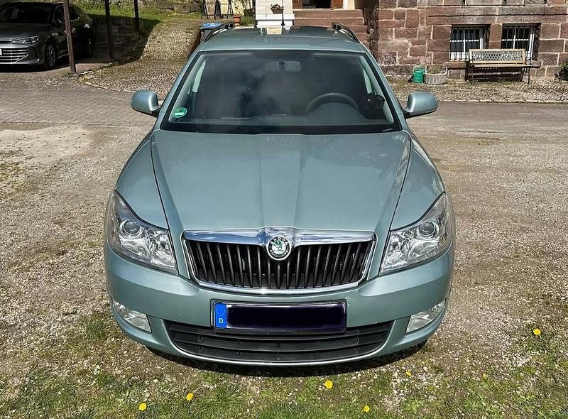 Gebraucht Skoda Octavia Elegance 122 PS (89 kW) 2009 Blau Kombi