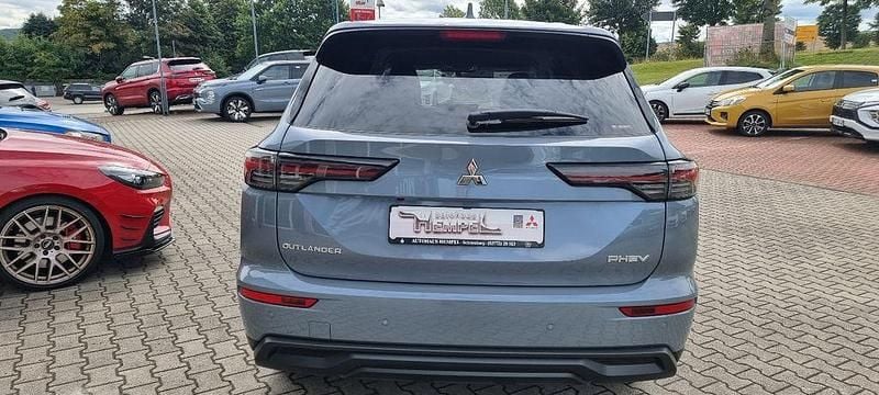 Neu Mitsubishi Outlander P-HEV Plus 306 PS (225 kW) 2025 Mondsteingrau SUV