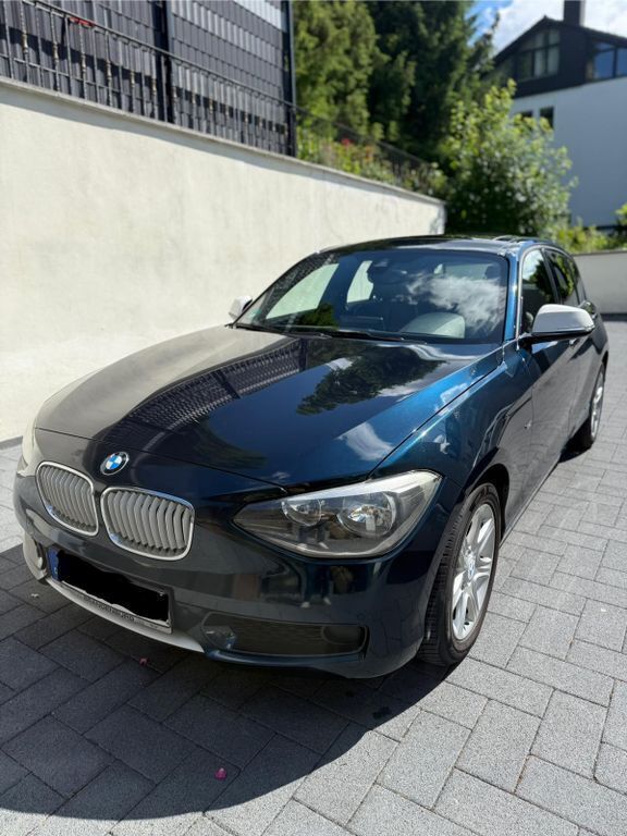 Blau Gebraucht 2011 BMW 118 Urban Line Kleinwagen | 8.490 € (Fairer Preis) - Bild 1/4