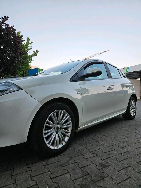 Weiß Gebraucht 2010 Fiat Bravo Kleinwagen | 2.350 € (Guter Preis) - Bild 1/4