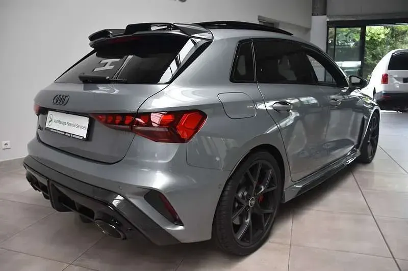 Gebraucht Audi RS3 Sport 400 PS (294 kW) 2025 Grau Limousine