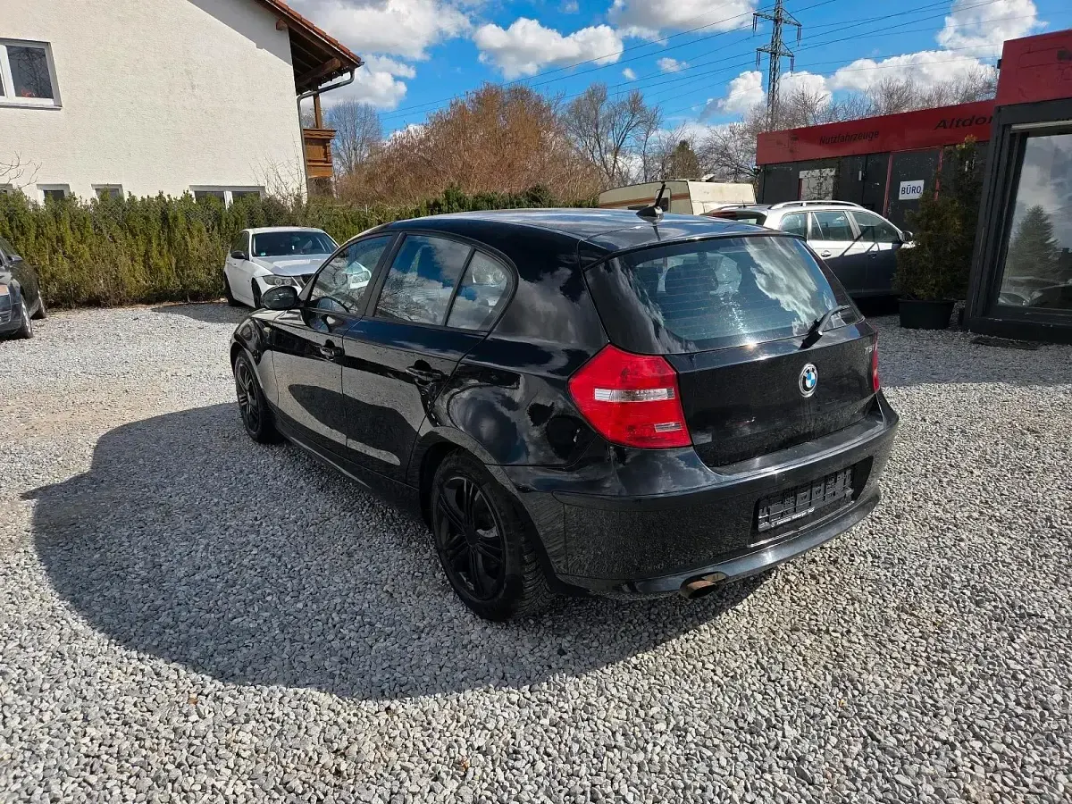 Gebraucht BMW 116 122 PS (89 kW) 2010 Schwarz Kleinwagen