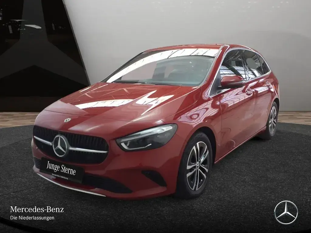 Gebraucht Mercedes B200 Progressive 163 PS (119 kW) 2025 Manufaktur patagonienrot Kleinwagen