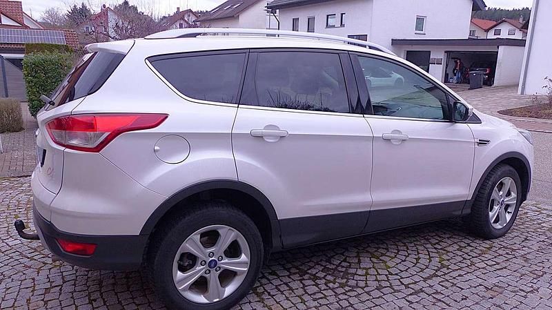 Gebraucht Ford Kuga SYNC Edition 150 PS (110 kW) 2016 Weiß SUV