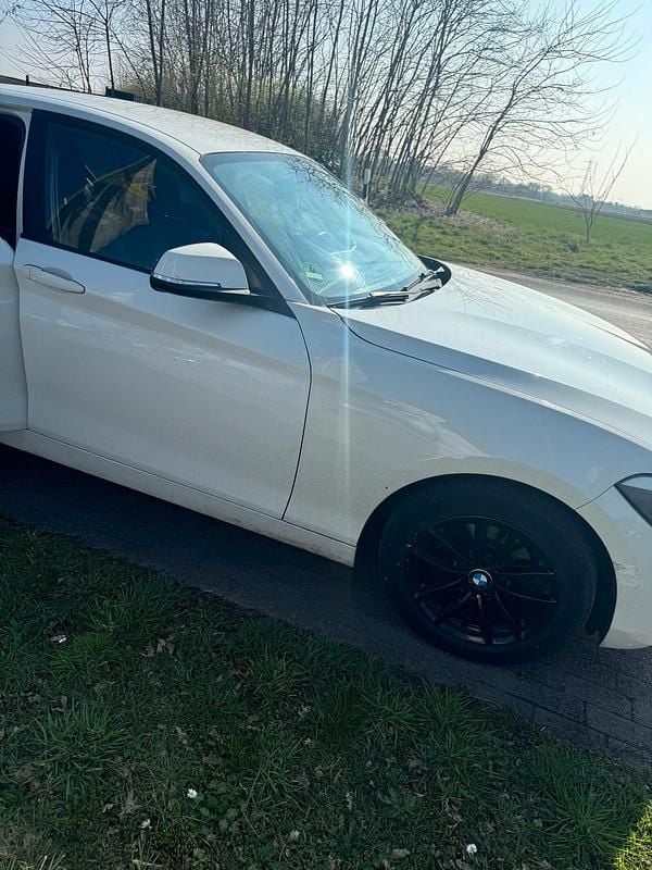 Weiß Gebraucht 2011 BMW 116 Kleinwagen | 4.800 € (Superpreis) - Bild 1/4
