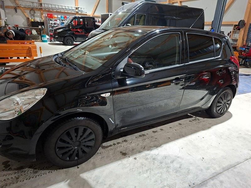 Gebraucht Hyundai i20 Classic 77 PS (56 kW) 2011 Schwarz Kleinwagen