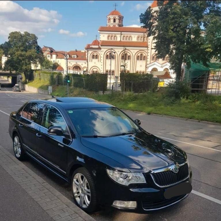 Schwarz Gebraucht 2009 Skoda Superb Comfort Limousine | 12.000 € (Teuer) - Bild 1/4