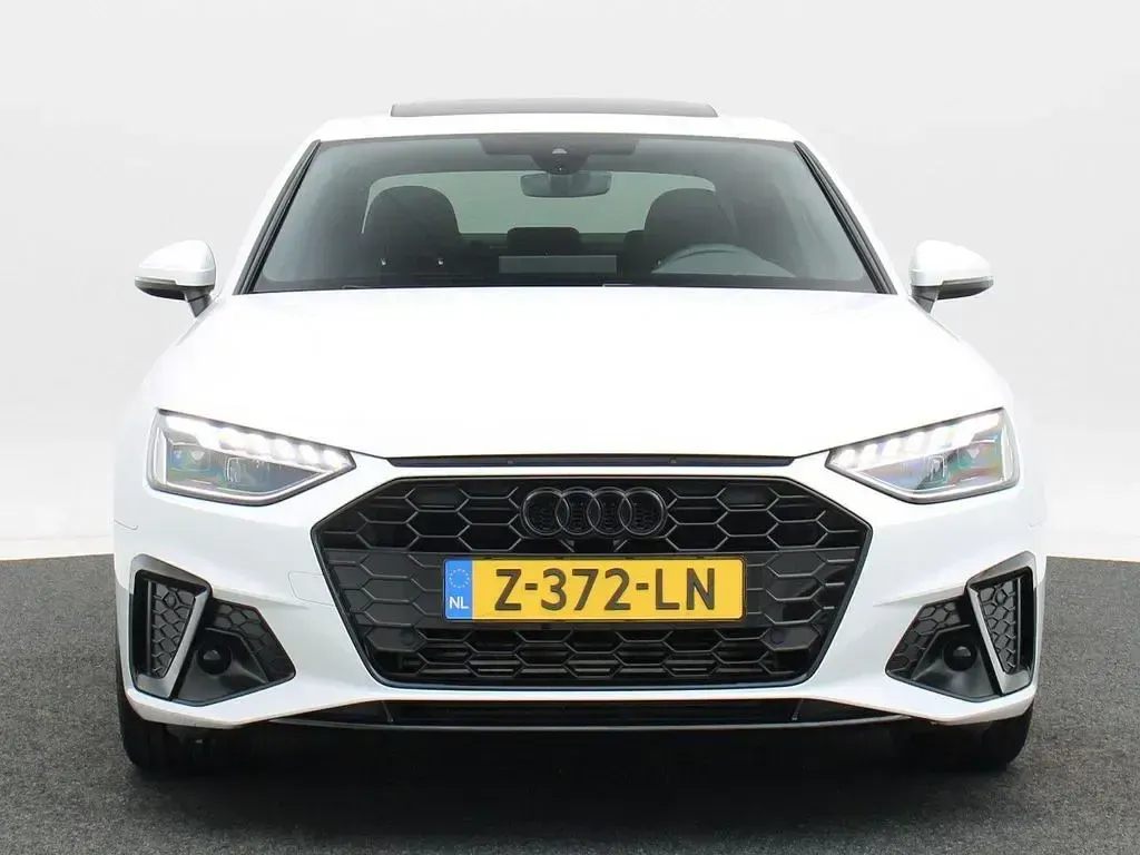 Gebraucht Audi A4 Competition 150 PS (110 kW) 2024 Weiß Limousine
