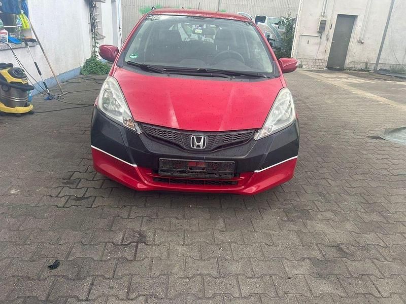 Rot Gebraucht 2011 Honda Jazz Trend Kleinwagen | 1.950 € - Bild 1/4