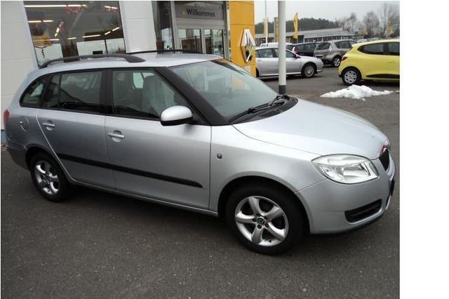 Silber metallic Gebraucht 2009 Skoda Fabia Style Kombi | 7.990 € - Bild 1/4