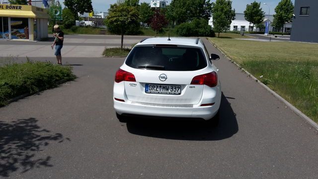 Gebraucht Opel Astra Design Edition 110 PS (80 kW) 2011 Weiß Kombi