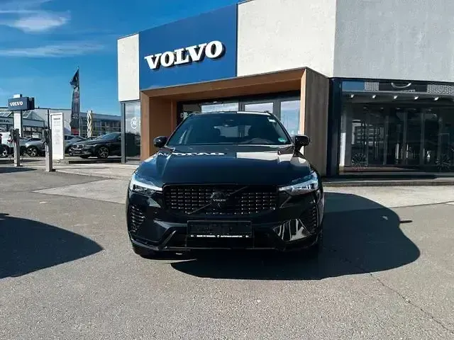 Używany Volvo XC60 Plus 250 KM (183 kW) 2025 Czarny SUV