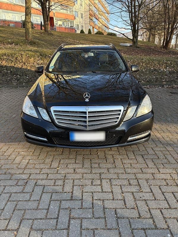 Gebraucht Mercedes E250 204 PS (150 kW) 2011 Schwarz Kombi