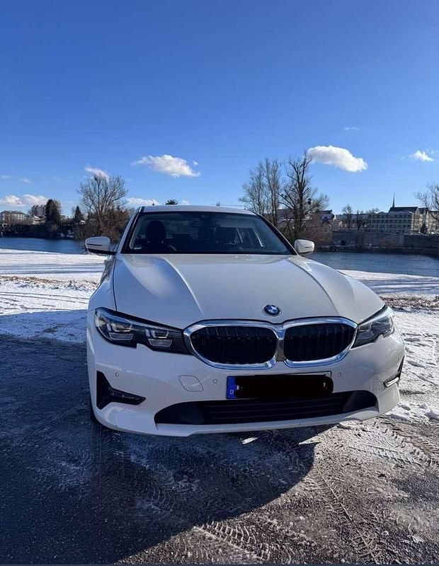Używany BMW 318 Advantage 150 KM (110 kW) 2019 Biały Sedan/Limuzyna
