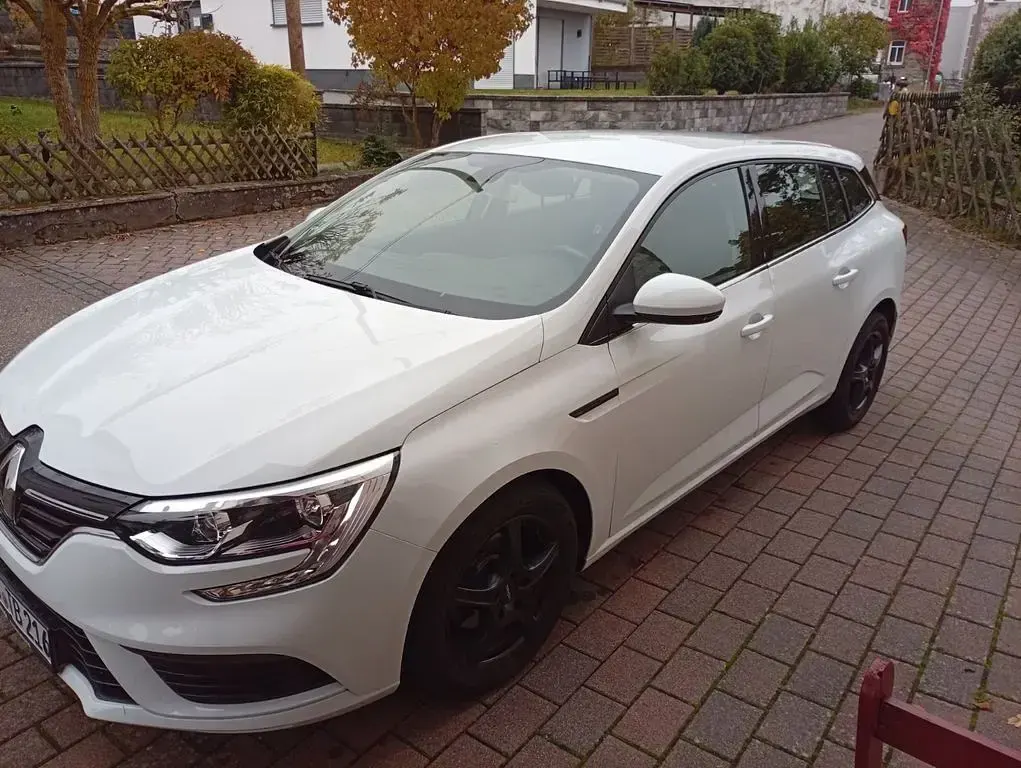 Gebraucht Renault Mégane IV LIMITED 132 PS (97 kW) 2018 Weiß Limousine