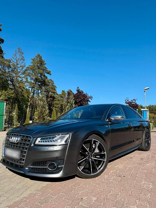Second-hand Audi S8 plus 605 CP (444 kW) 2017 Gri Berlinǎ