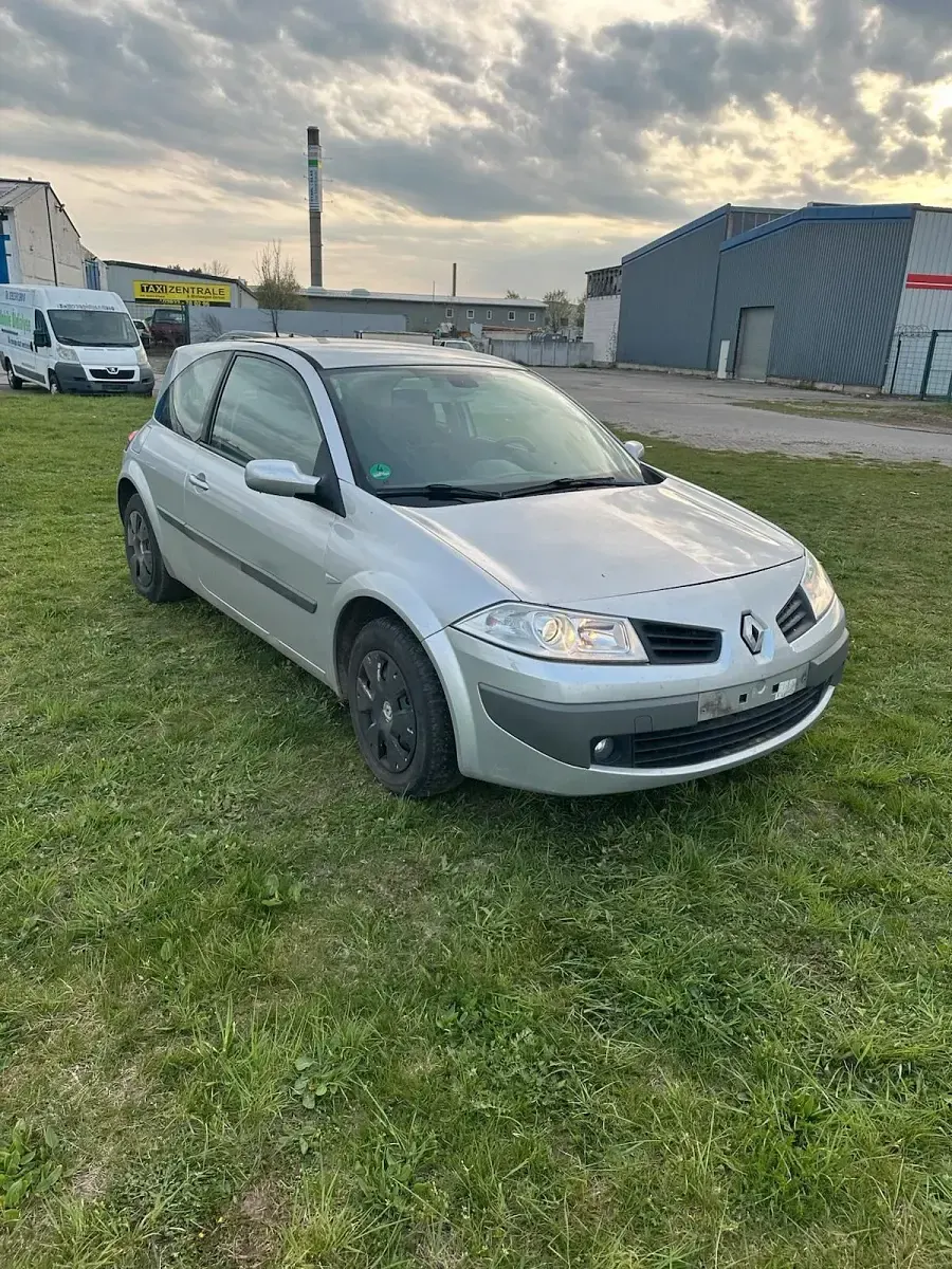 Gebraucht Renault Mégane 112 PS (82 kW) 2006 Silber Kleinwagen