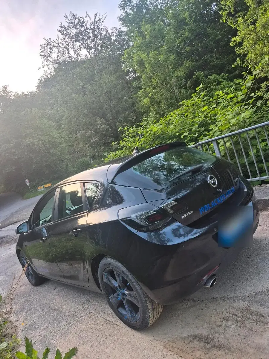 Gebraucht Opel Astra 140 PS (102 kW) 2010 Schwarz Limousine