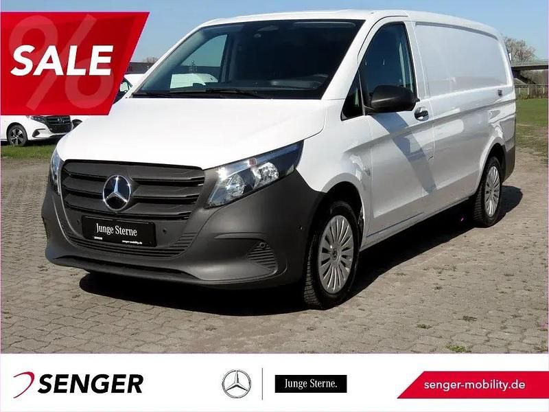 Weiß Gebraucht 2024 Mercedes Vito Van / Kleinbus | 36.593 € (Fairer Preis) - Bild 1/1