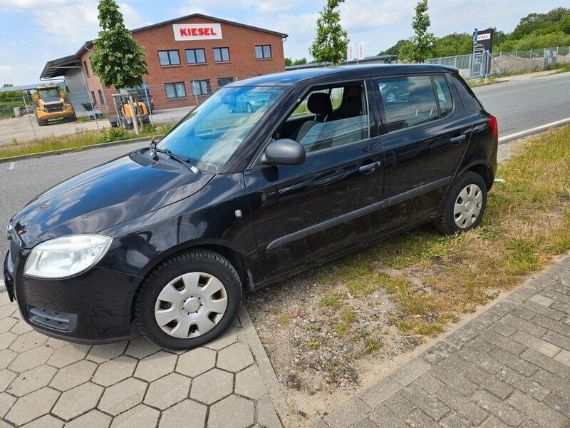 Schwarz Gebraucht 2010 Skoda Fabia Cool Edition Limousine | 2.150 € (Fairer Preis) - Bild 1/4