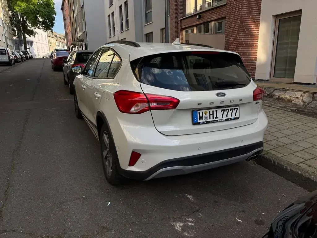 Używany Ford Focus Active 125 KM (91 kW) 2019 Biały Sedan/Limuzyna