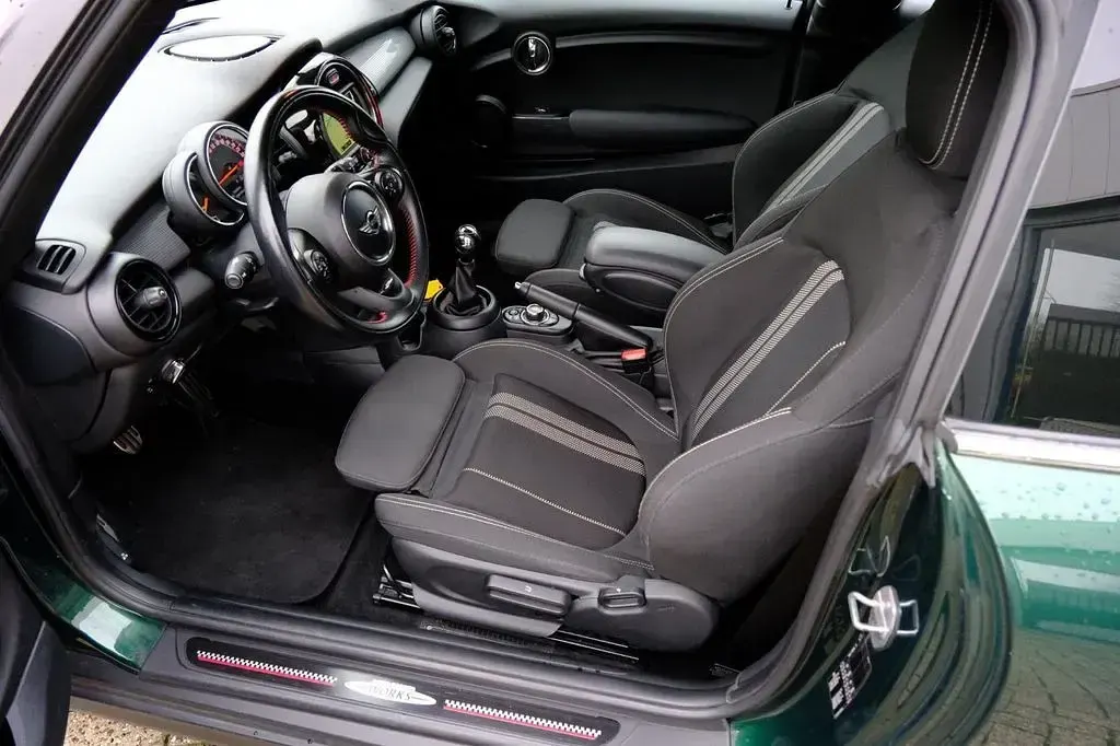 Używany Mini Cooper Business 116 KM (85 kW) 2018 Zielony Hatchback