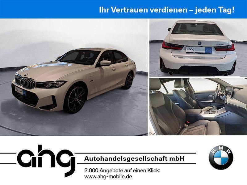 Weiß Gebraucht 2023 BMW 330e Sport Line Limousine | 37.930 € (Fairer Preis) - Bild 1/4