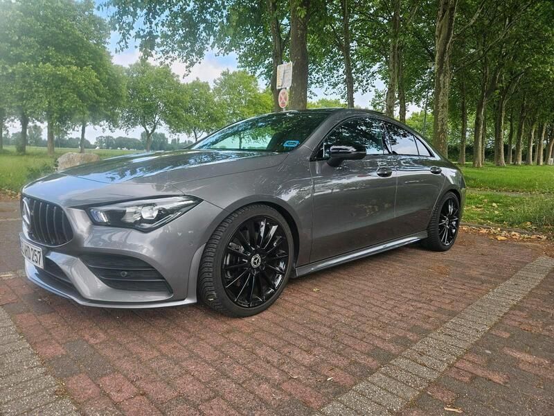 Grau Gebraucht 2020 Mercedes A35 AMG AMG line Coupé | 33.500 € - Bild 1/4