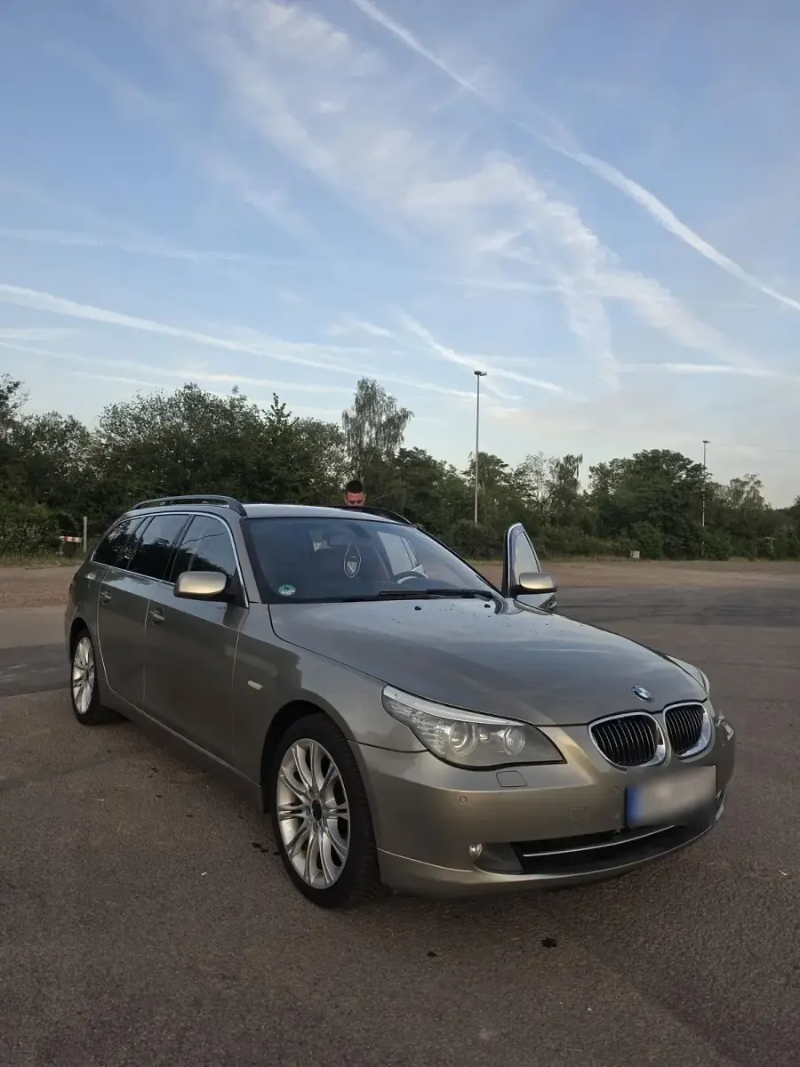 Gebraucht BMW 530 235 PS (172 kW) 2008 Braun Kombi