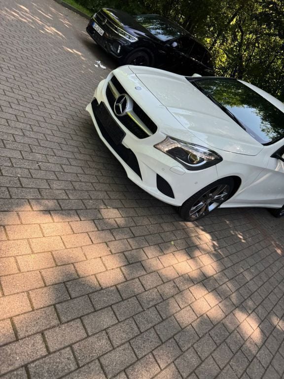 Weiß Gebraucht 2015 Mercedes CLA180 Limousine | 10.500 € (Guter Preis) - Bild 1/4