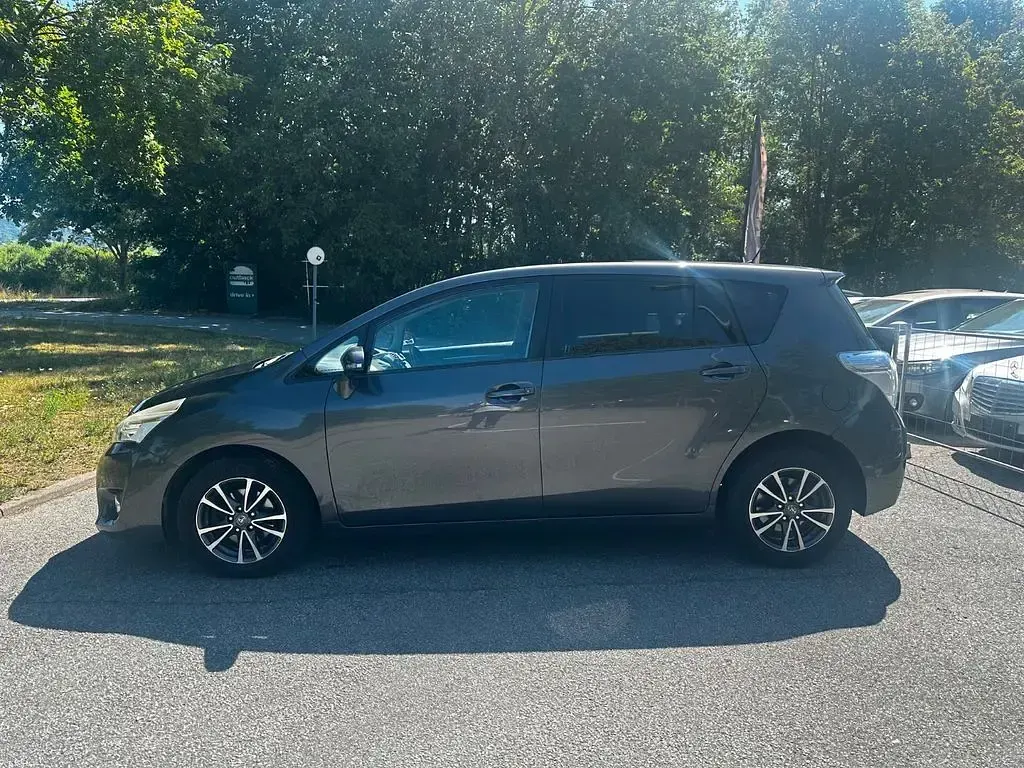 Gebraucht Toyota Verso Skyview Edition 111 PS (81 kW) 2014 Grau Van / Kleinbus